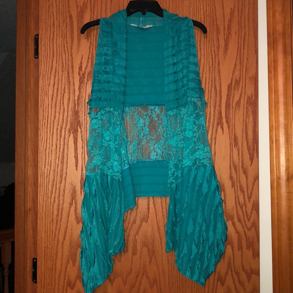 NWOT sleeveless shawl